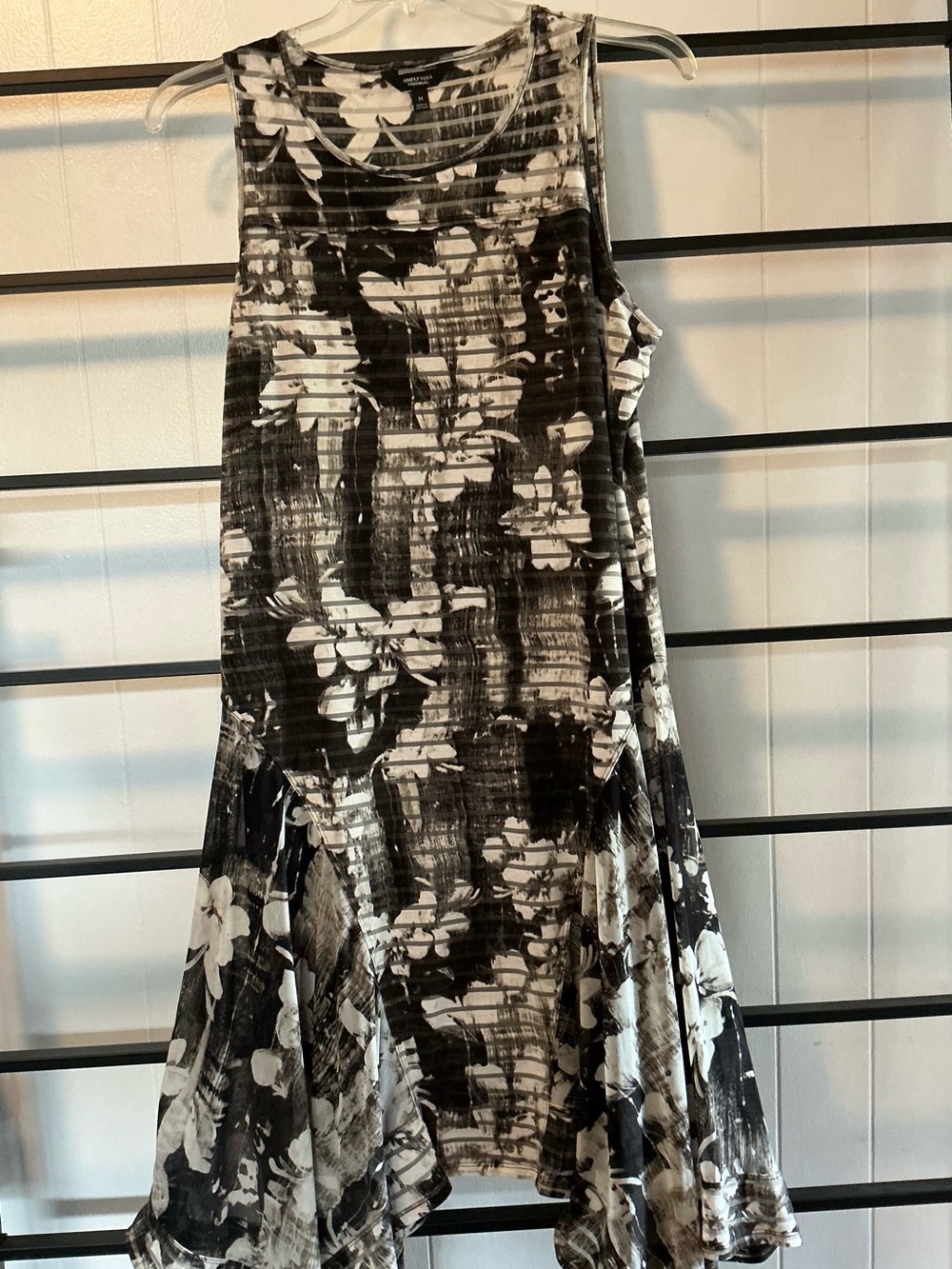 NWOT Women's Size M, Simpyl Vera Wang Below Knee Sleeveless Dress,F3